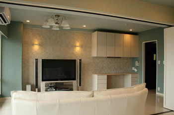 旧和室側からリビング・ダイニングを臨む（竣工写真）