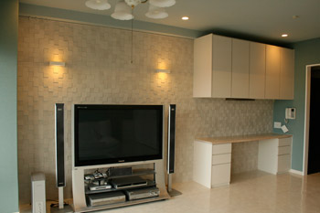 ソファーからリビング・ダイニングを臨む（竣工写真）