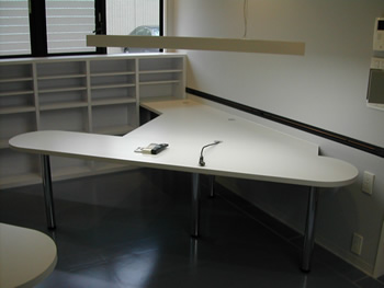 斜めの軸をもったメインテーブル