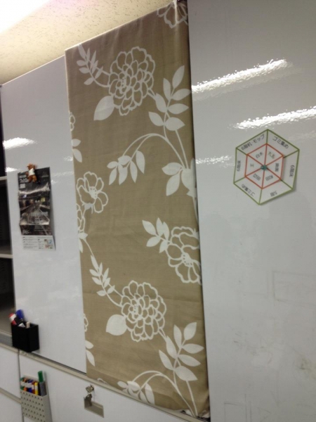 キャビネット布張り