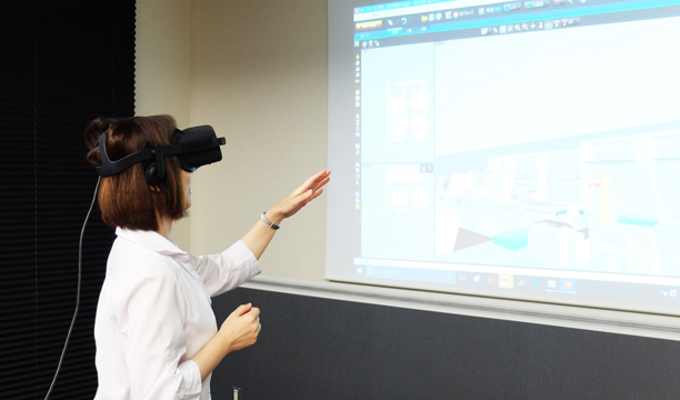 VRを体験中のお客様